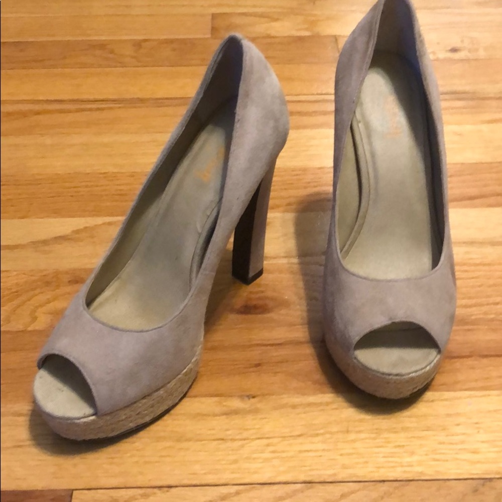 Levity Heels - Final Price! - Picture 1 of 8